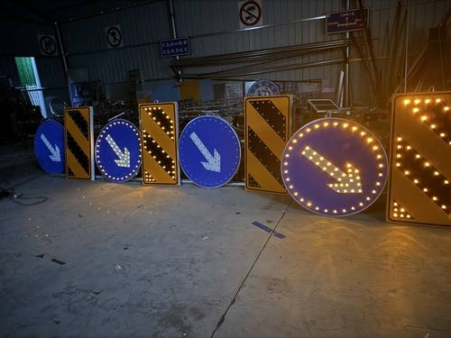 忻州忻州河南太阳能自发光交通路标牌厂家